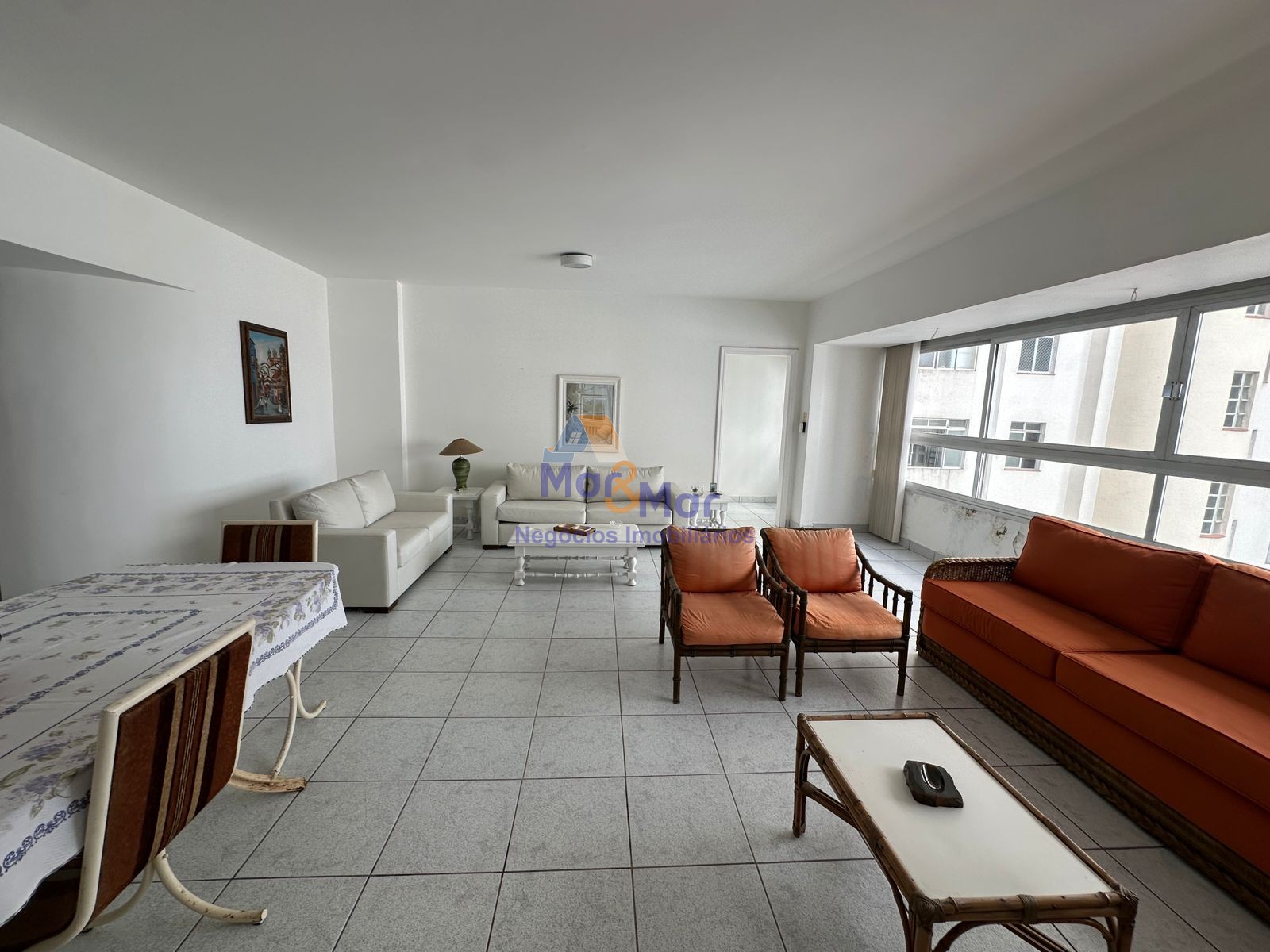 Apartamento na Praia das Pitangueiras, Guarujá - SP
