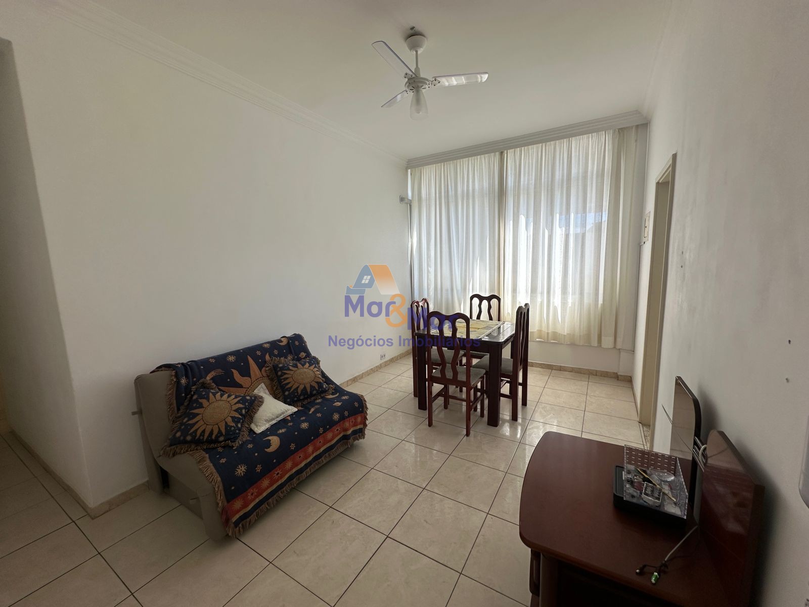 Apartamento na Praia das Pitangueiras, Guarujá - SP