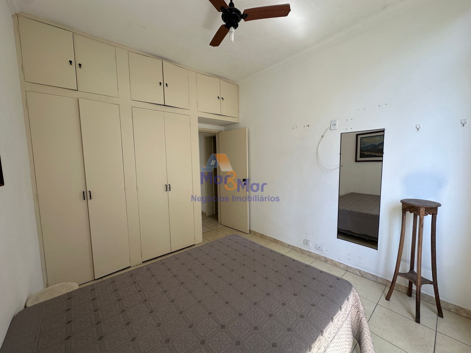 Apartamento na Praia das Pitangueiras, Guarujá - SP