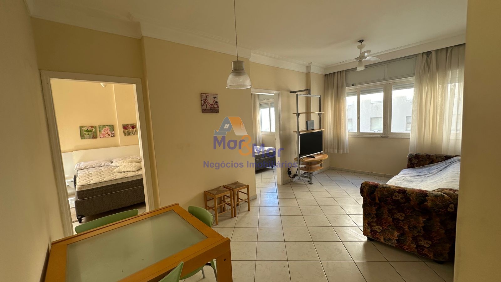 Apartamento na Praia das Pitangueiras, Guarujá - SP