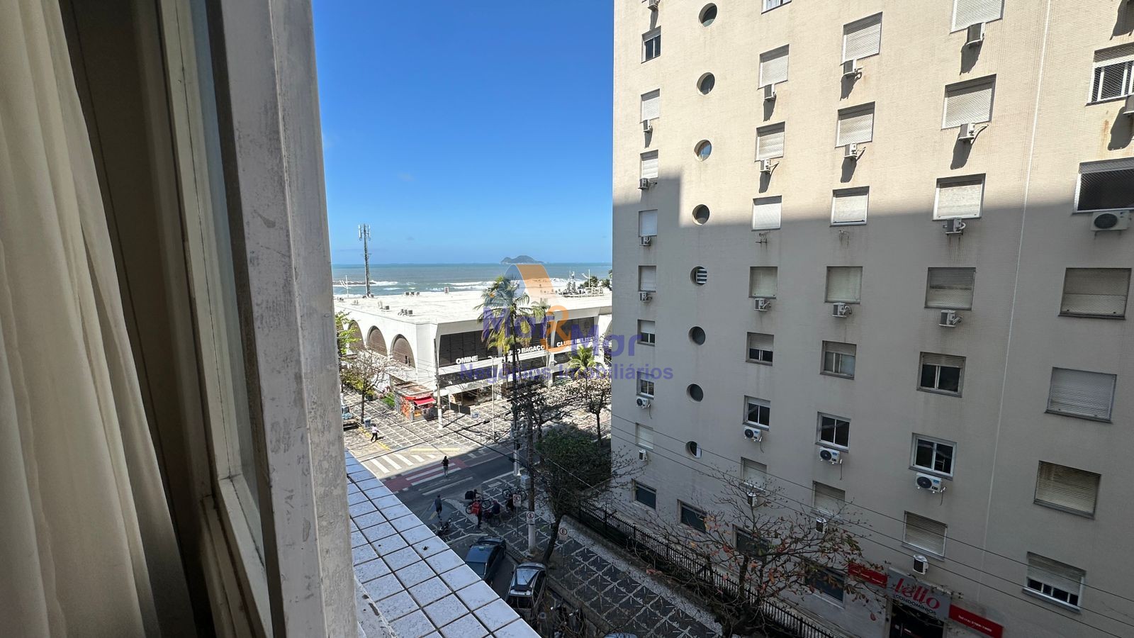Apartamento na Praia das Pitangueiras, Guarujá - SP