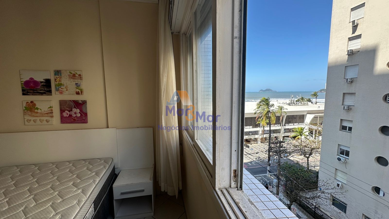 Apartamento na Praia das Pitangueiras, Guarujá - SP