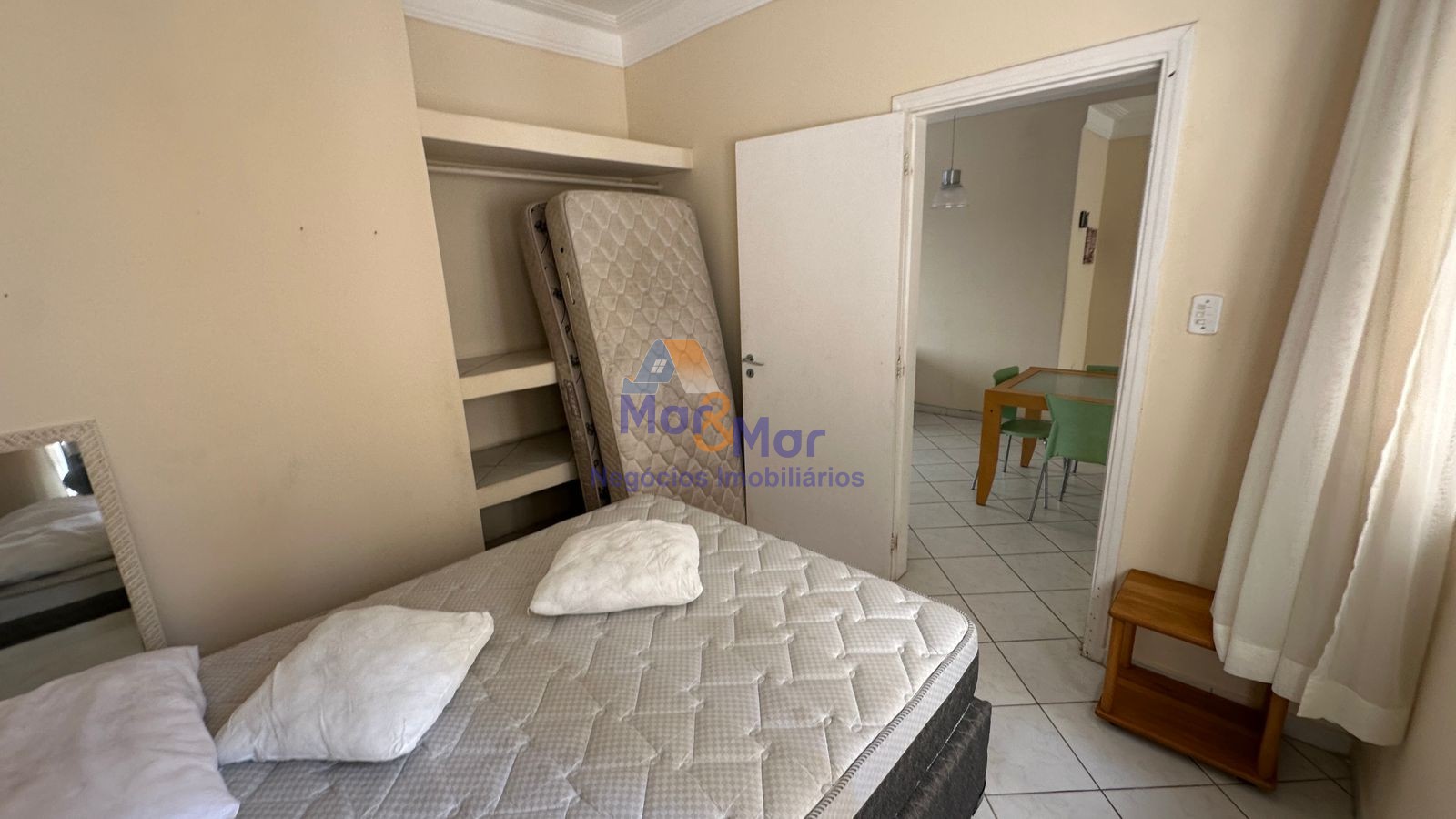 Apartamento na Praia das Pitangueiras, Guarujá - SP