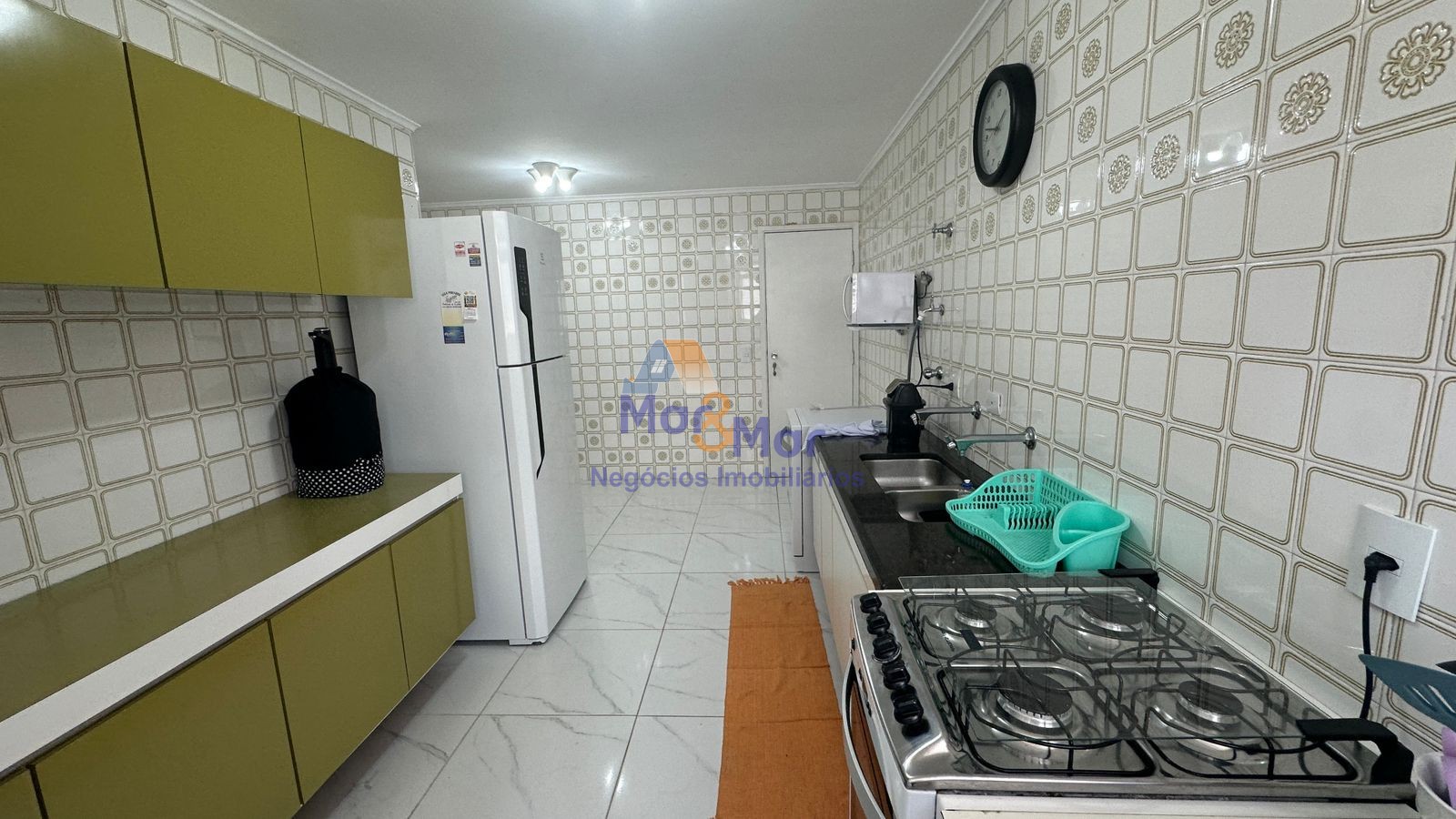 Apartamento na Praia das Pitangueiras, Guarujá - SP