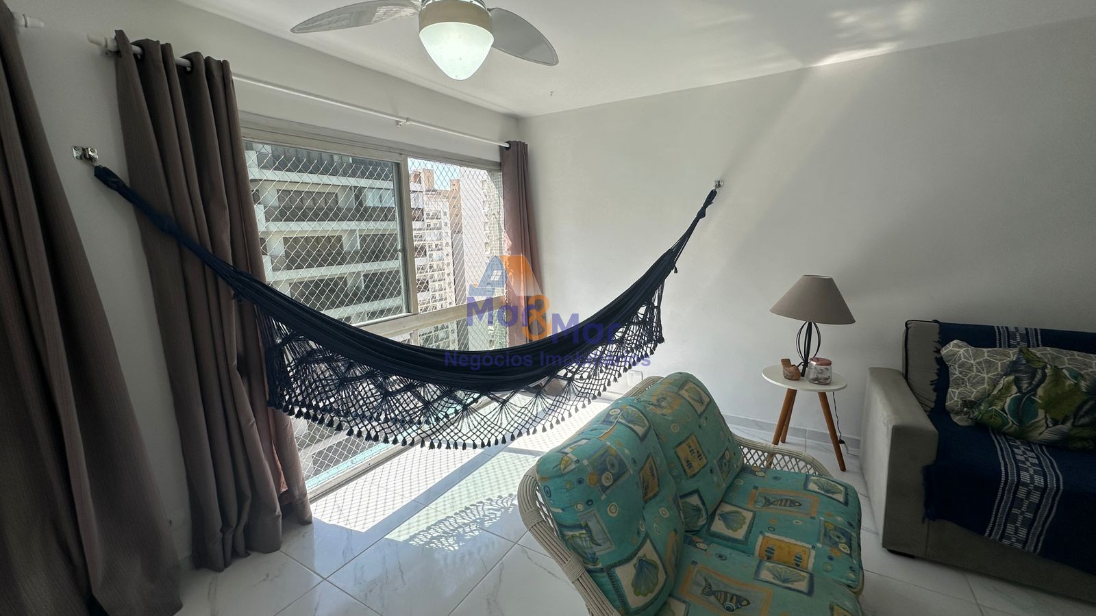 Apartamento na Praia das Pitangueiras, Guarujá - SP