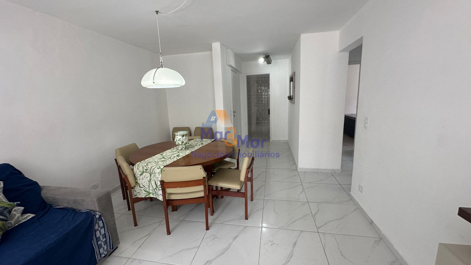 Apartamento na Praia das Pitangueiras, Guarujá - SP