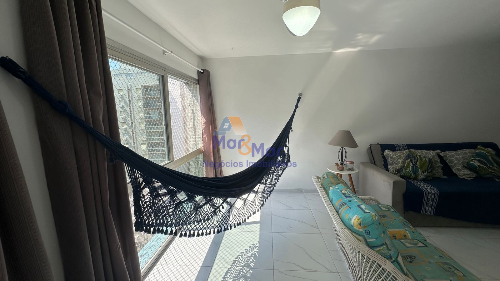 Apartamento na Praia das Pitangueiras, Guarujá - SP