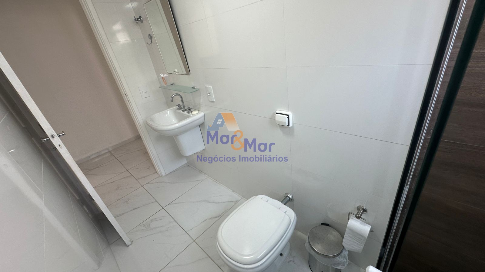 Apartamento na Praia das Pitangueiras, Guarujá - SP