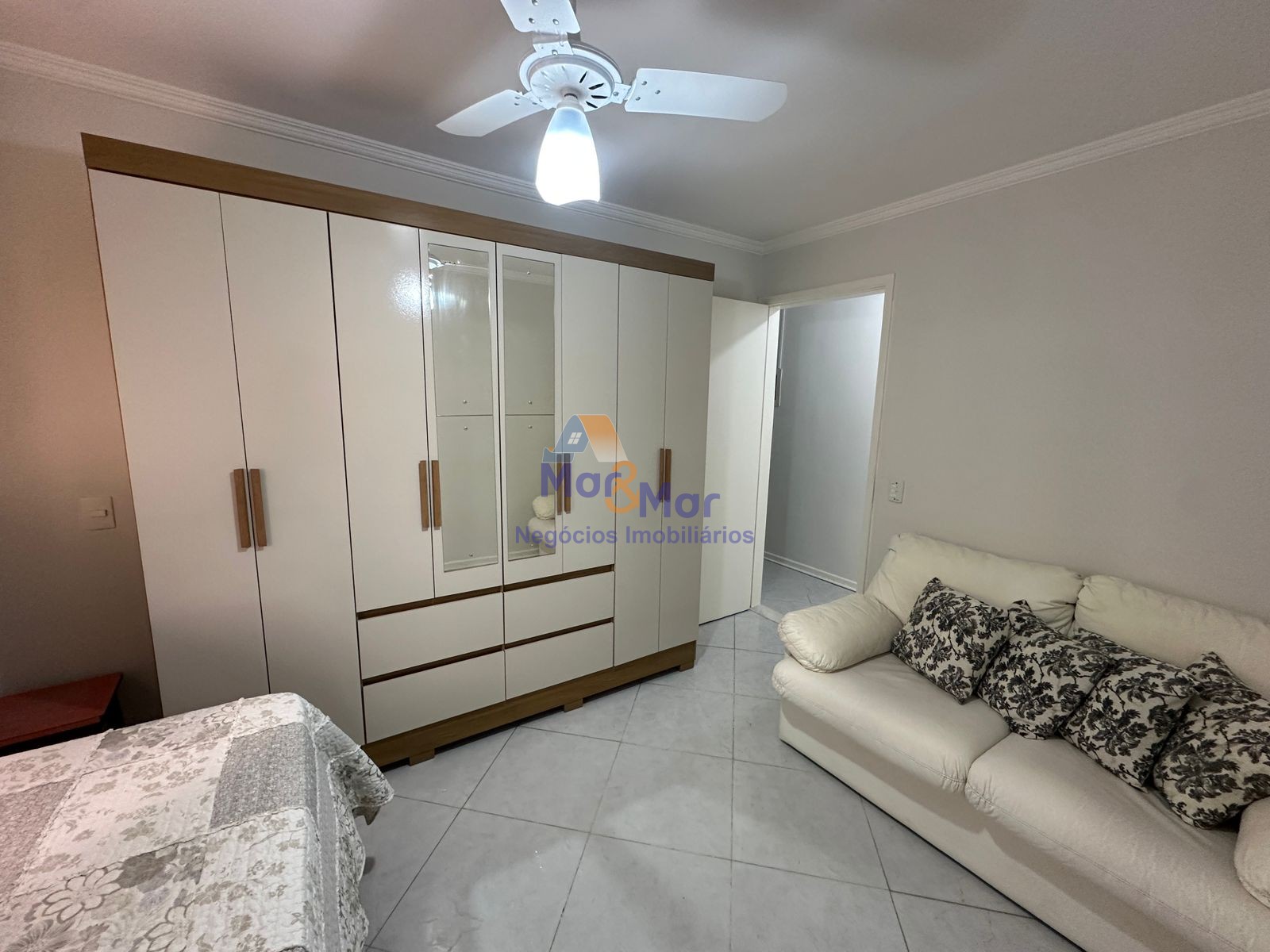 Apartamento na Praia das Pitangueiras, Guarujá - SP