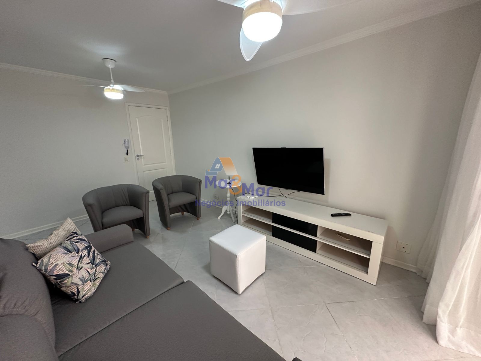 Apartamento na Praia das Pitangueiras, Guarujá - SP