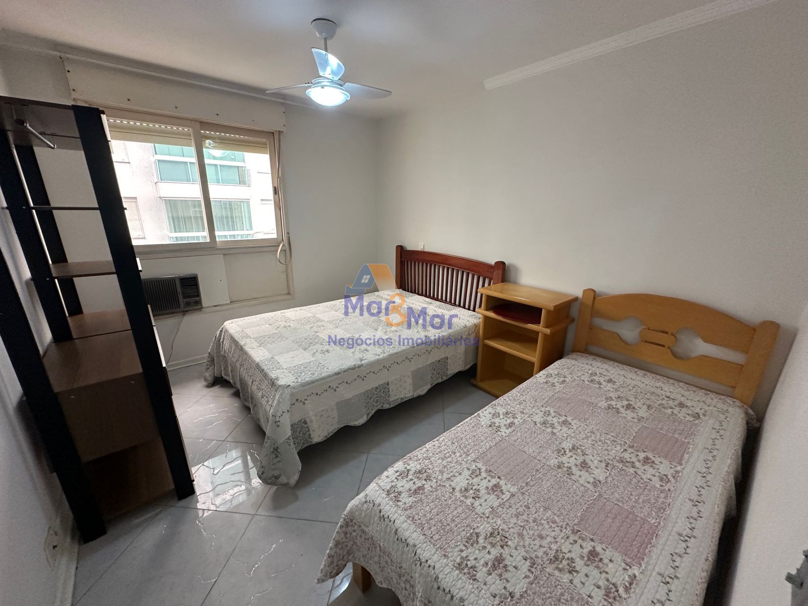 Apartamento na Praia das Pitangueiras, Guarujá - SP