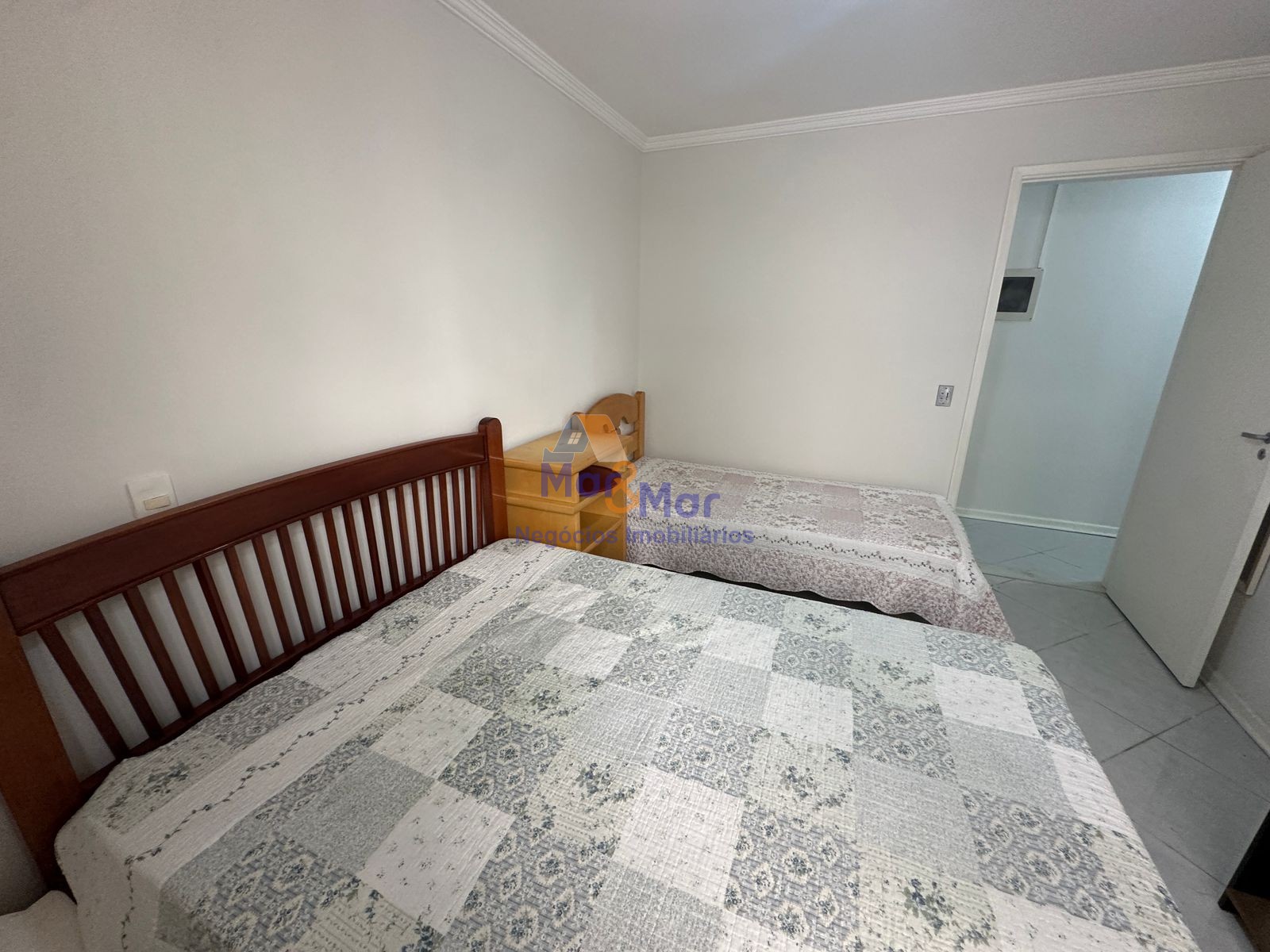 Apartamento na Praia das Pitangueiras, Guarujá - SP