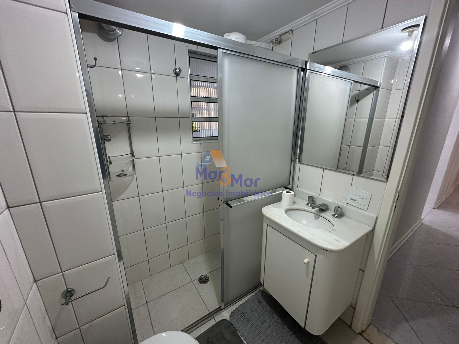 Apartamento na Praia das Pitangueiras, Guarujá - SP