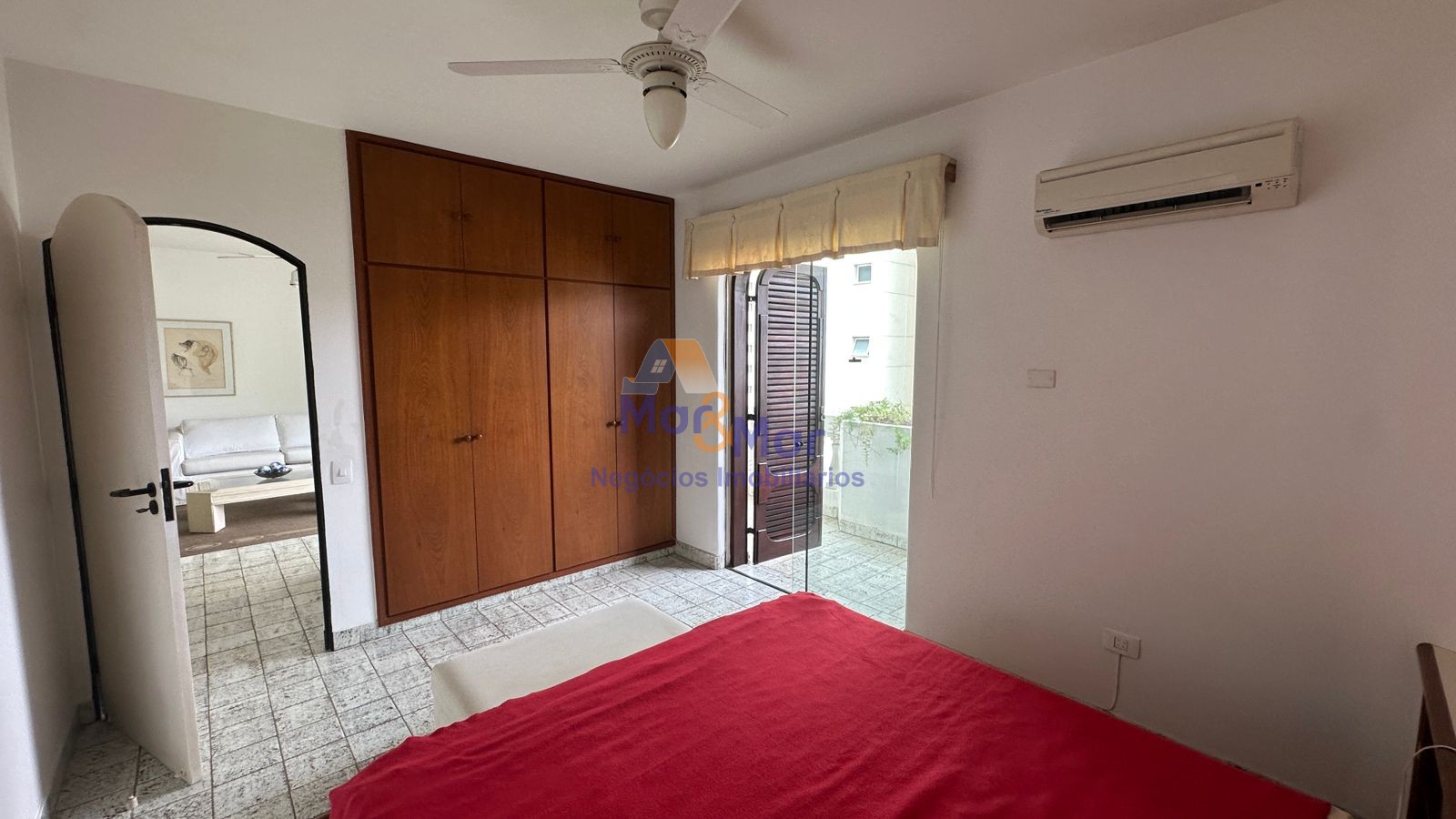 Apartamento na Praia das Pitangueiras, Guarujá - SP