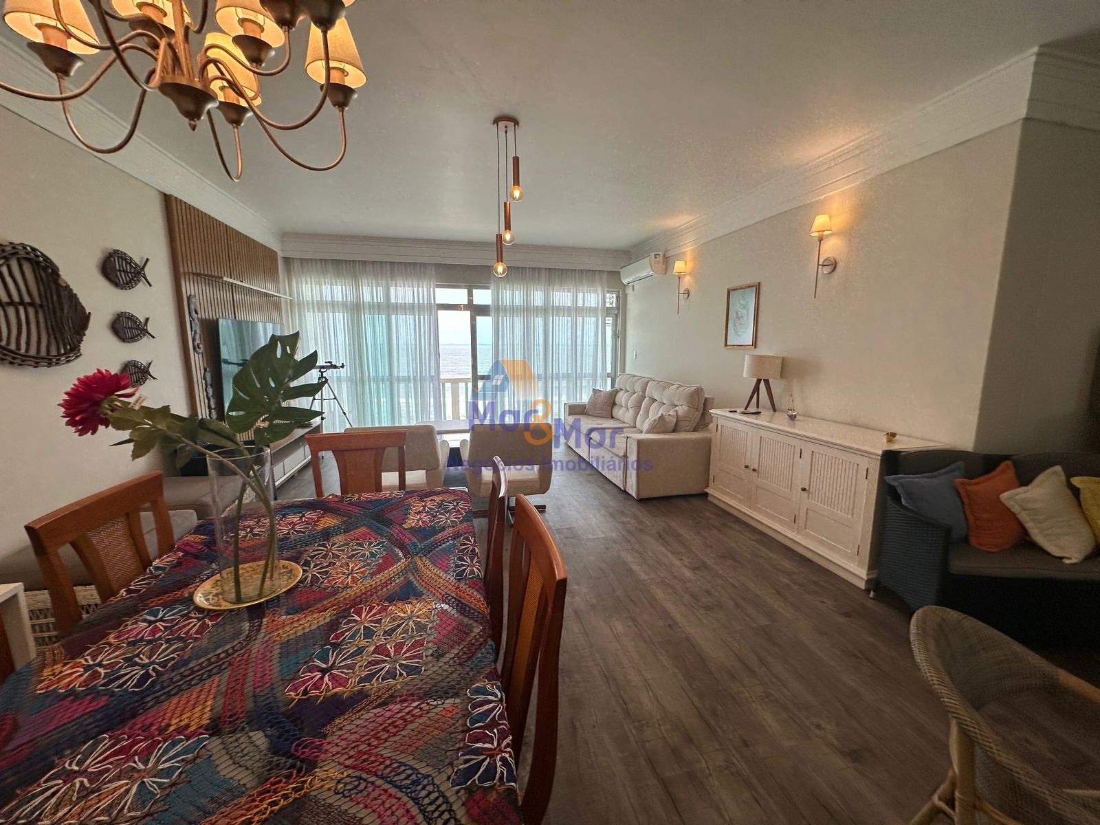 Apartamento Frente ao Mar nas Pitangueiras, Guarujá - SP
