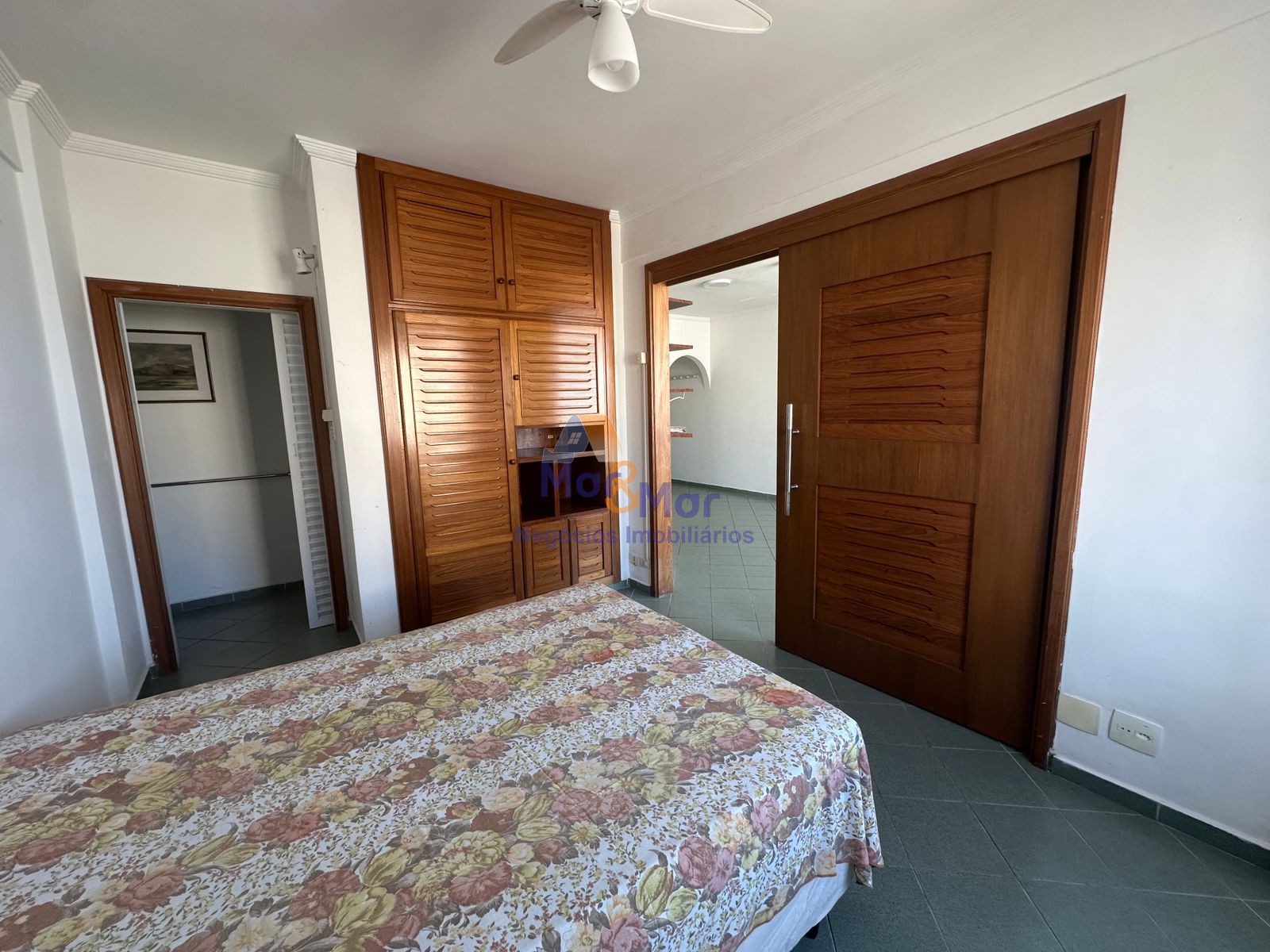 Apartamento na Praia das Pitangueiras, Guarujá - SP