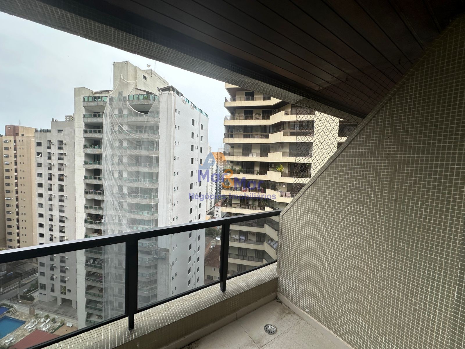 Apartamento na Praia das Pitangueiras, Guarujá - SP