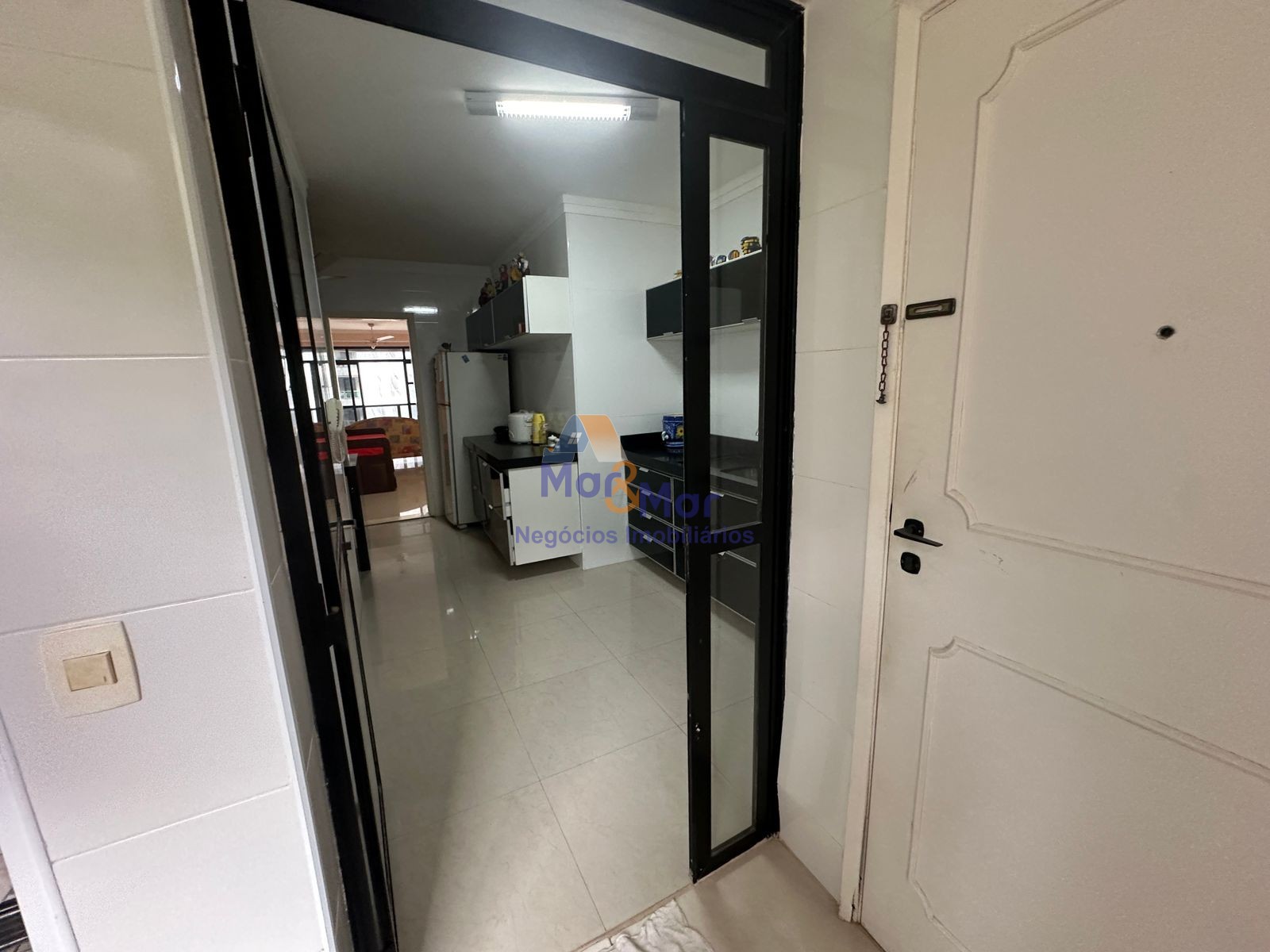 Apartamento na Praia das Pitangueiras, Guarujá - SP