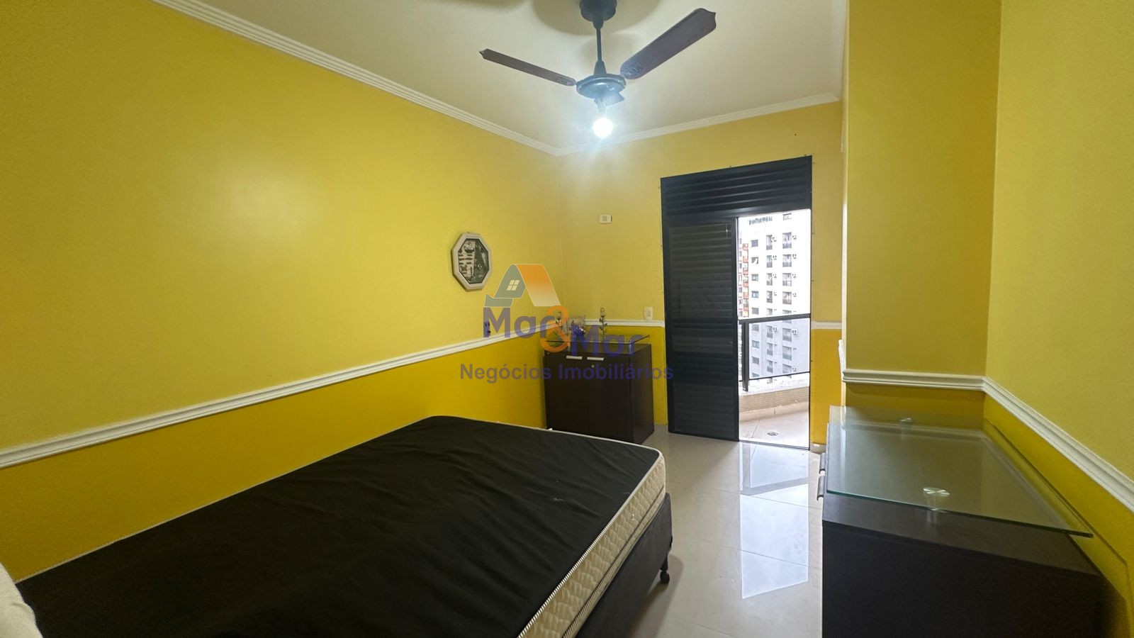 Apartamento na Praia das Pitangueiras, Guarujá - SP