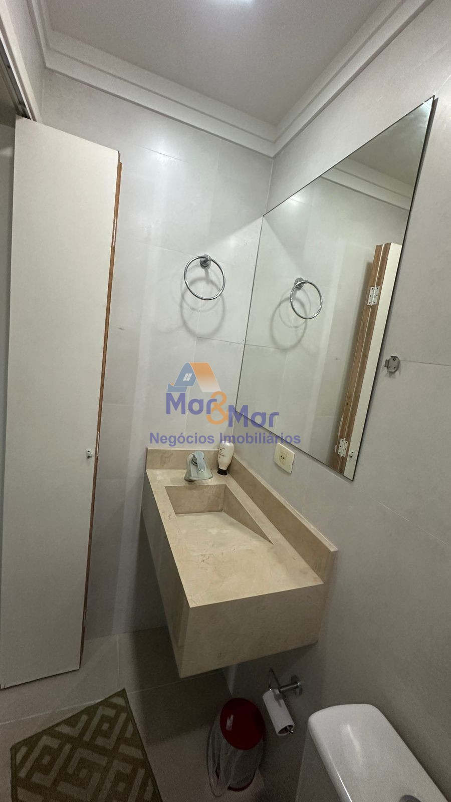 Apartamento na Praia das Pitangueiras, Guarujá - SP