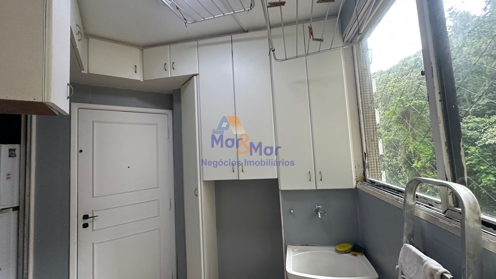 Apartamento na Praia das Pitangueiras, Guarujá - SP