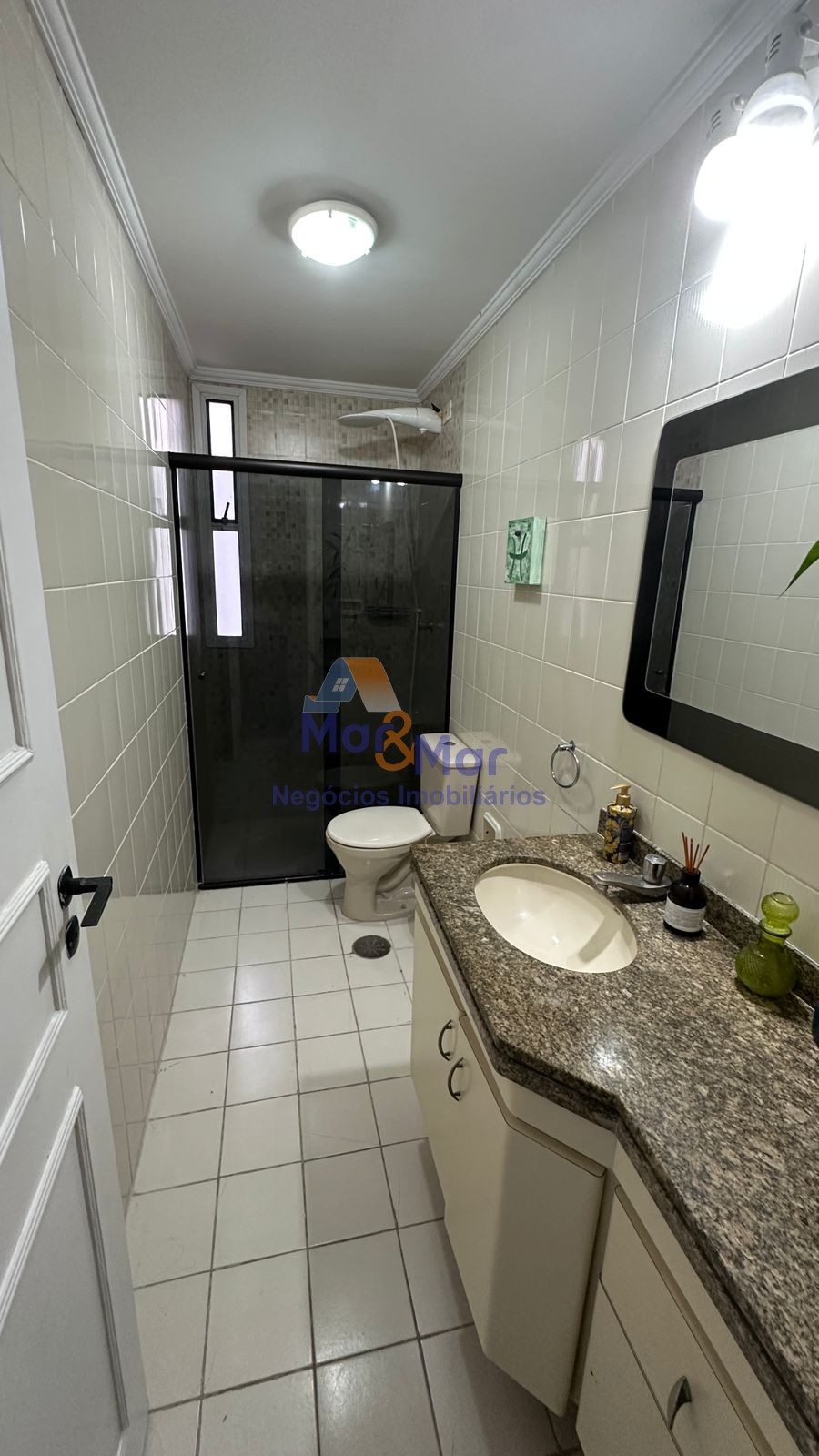 Apartamento na Praia das Pitangueiras, Guarujá - SP
