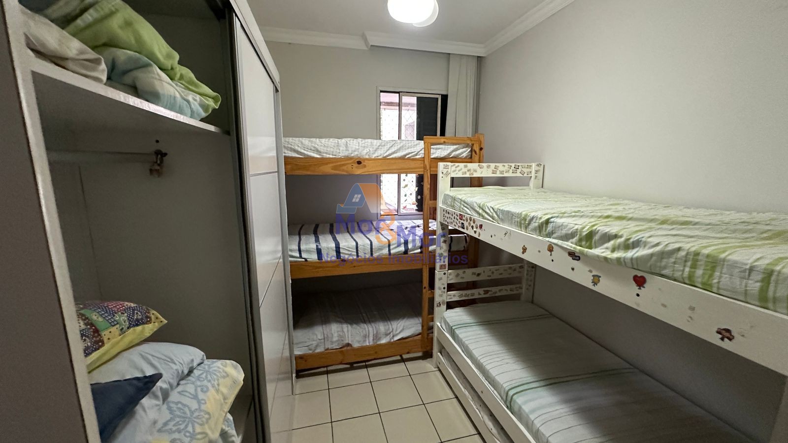 Apartamento na Praia das Pitangueiras, Guarujá - SP