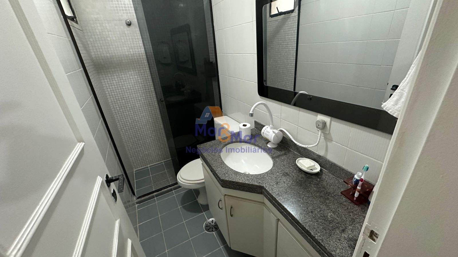 Apartamento na Praia das Pitangueiras, Guarujá - SP