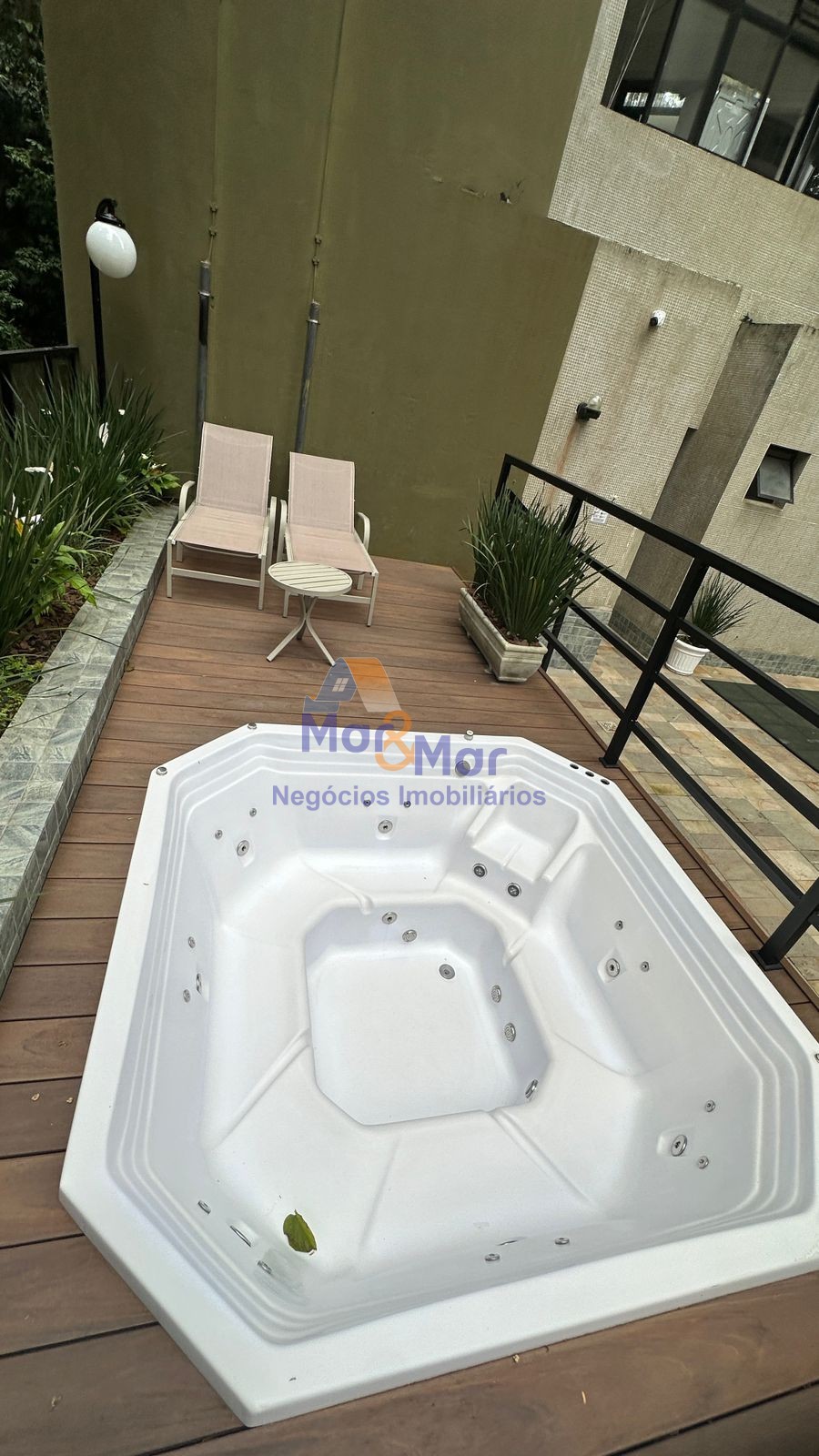 Apartamento na Praia das Pitangueiras, Guarujá - SP