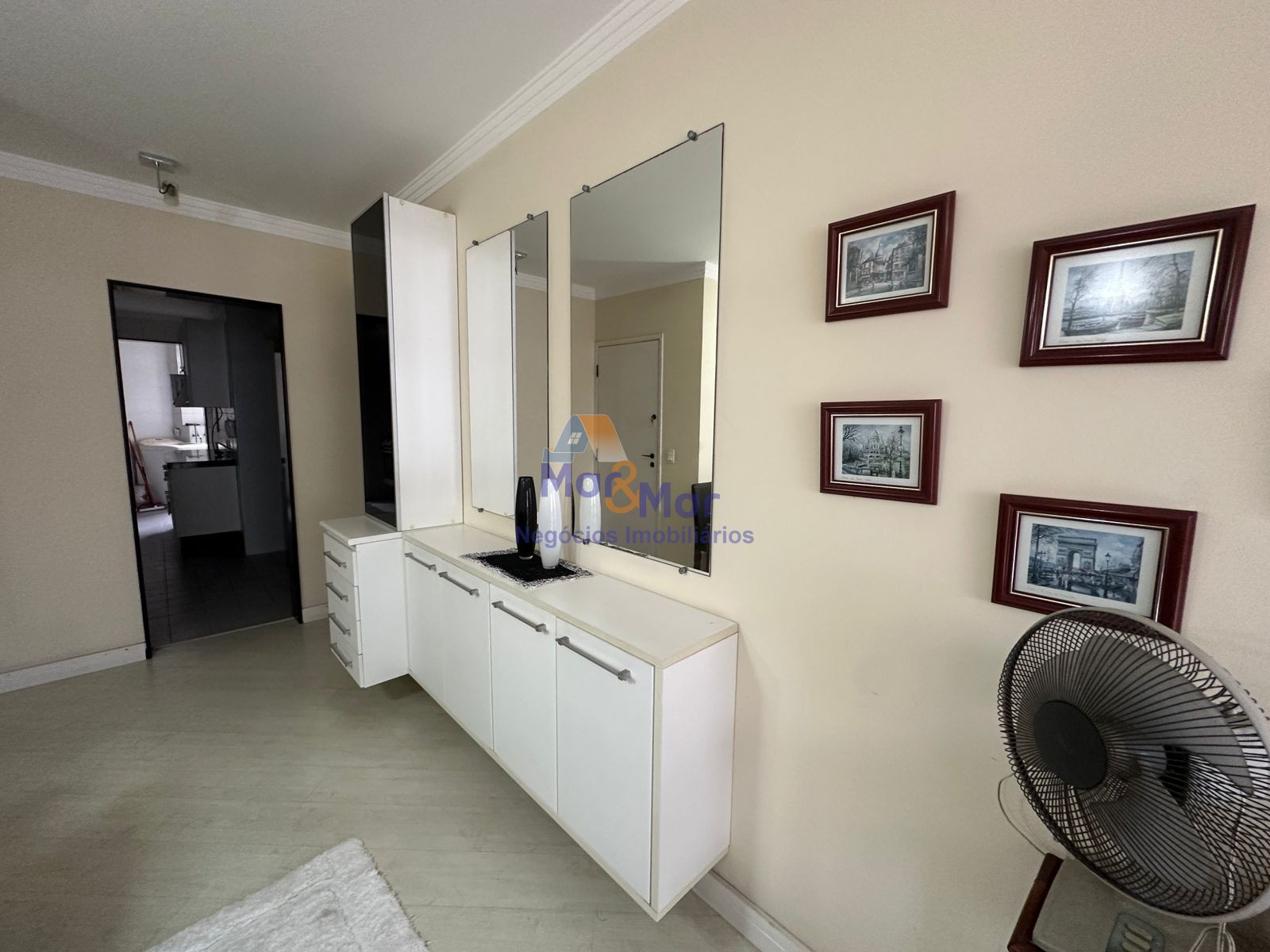 Apartamento na Praia das Pitangueiras, Guarujá - SP