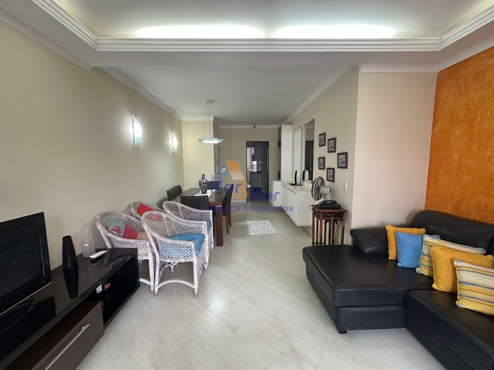 Apartamento na Praia das Pitangueiras, Guarujá - SP