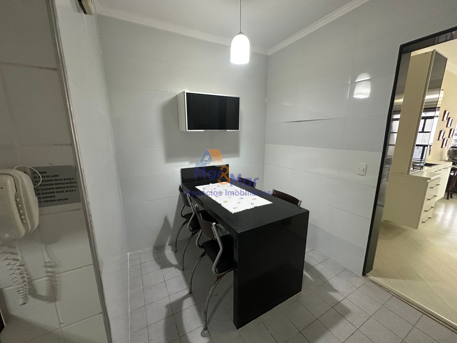 Apartamento na Praia das Pitangueiras, Guarujá - SP