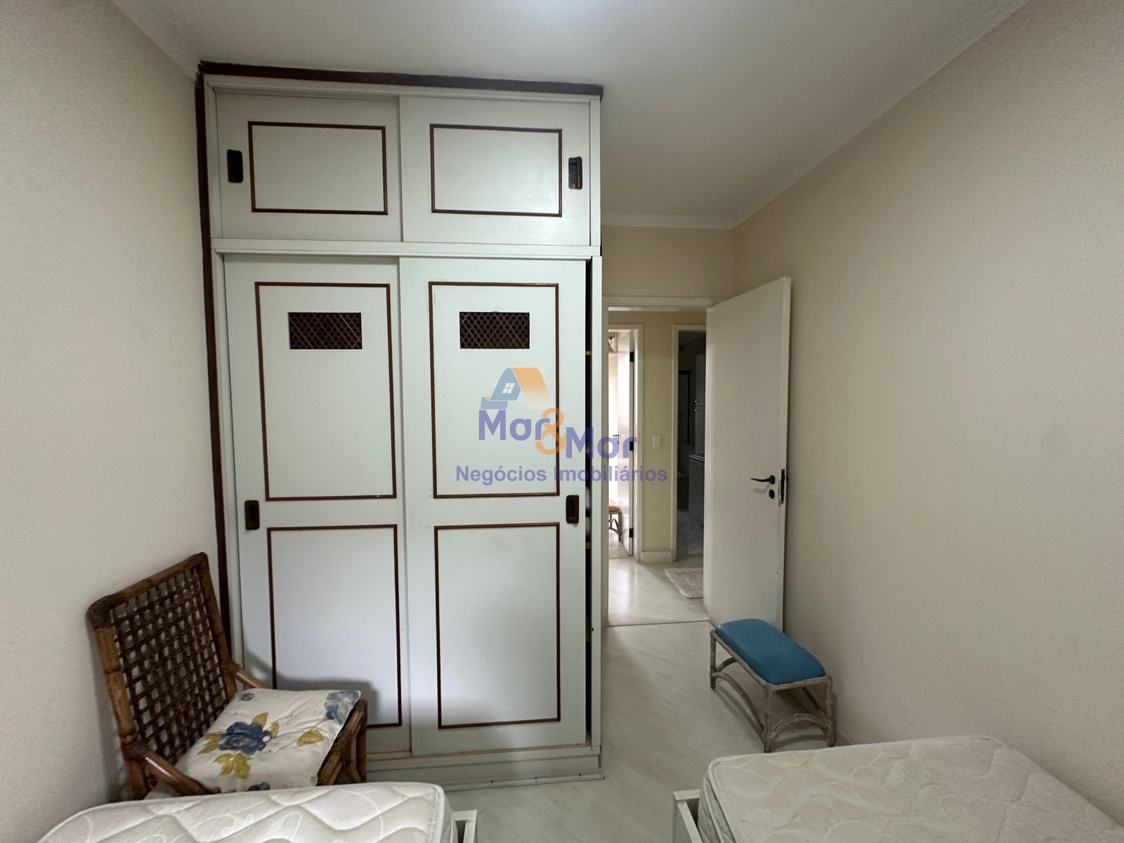 Apartamento na Praia das Pitangueiras, Guarujá - SP