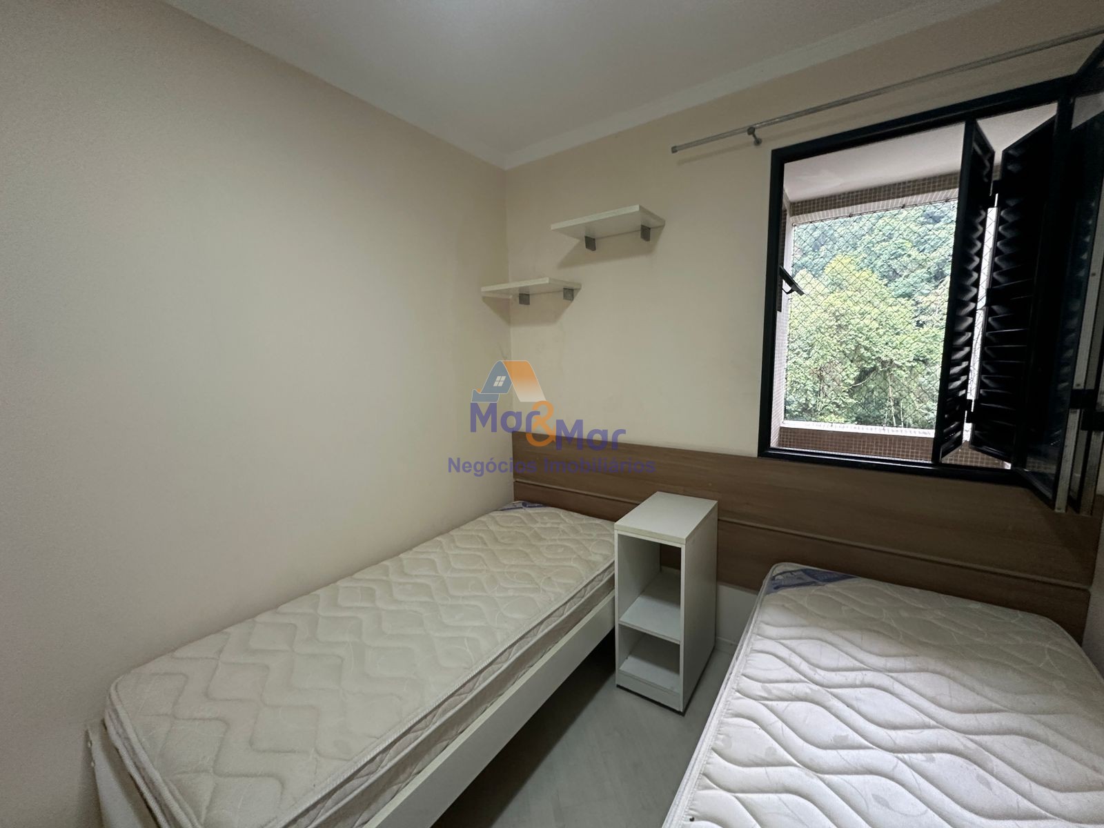 Apartamento na Praia das Pitangueiras, Guarujá - SP
