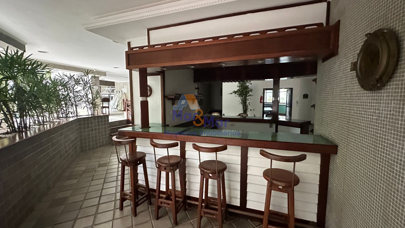 Apartamento na Praia das Pitangueiras, Guarujá - SP