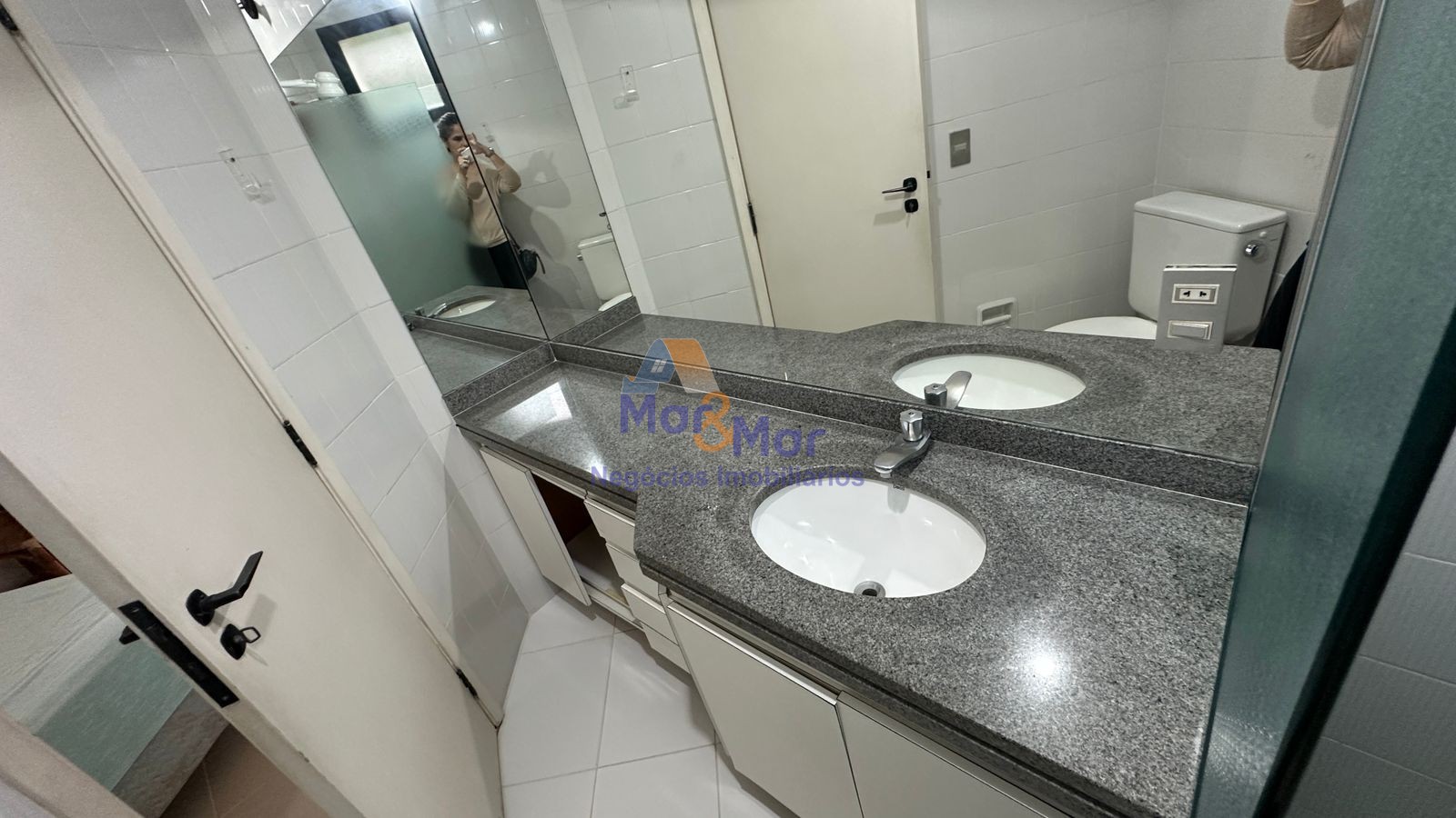 Apartamento na Praia das Pitangueiras, Guarujá - SP