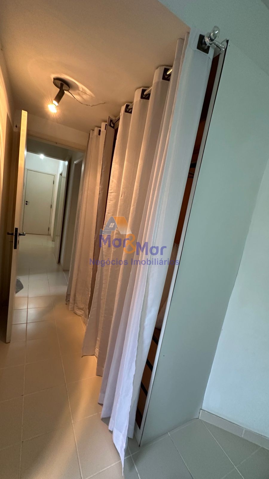 Apartamento na Praia das Pitangueiras, Guarujá - SP