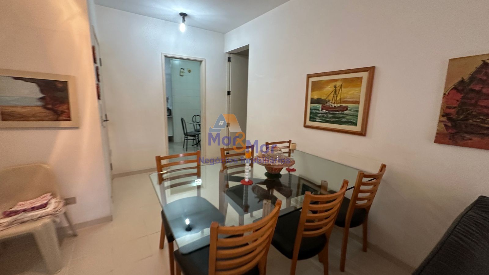 Apartamento na Praia das Pitangueiras, Guarujá - SP