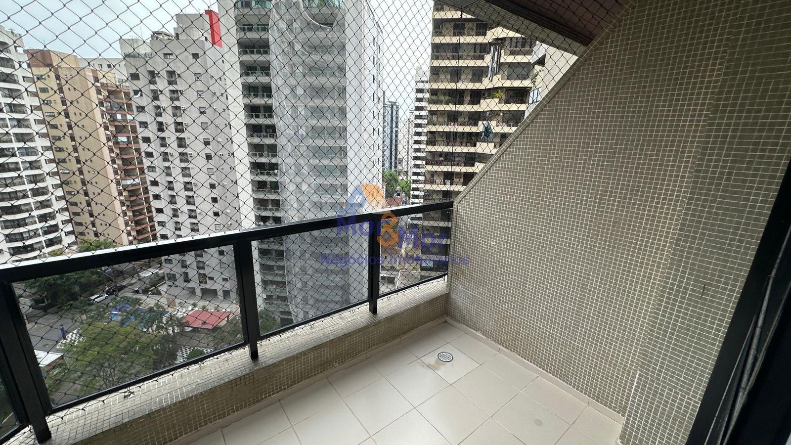 Apartamento na Praia das Pitangueiras, Guarujá - SP