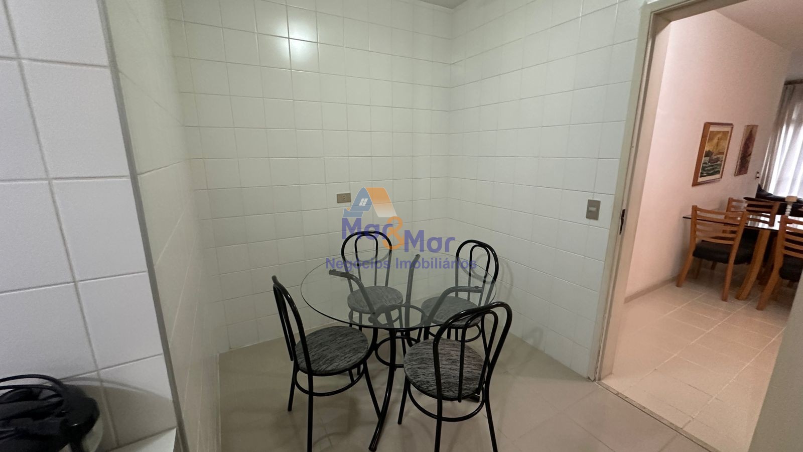 Apartamento na Praia das Pitangueiras, Guarujá - SP