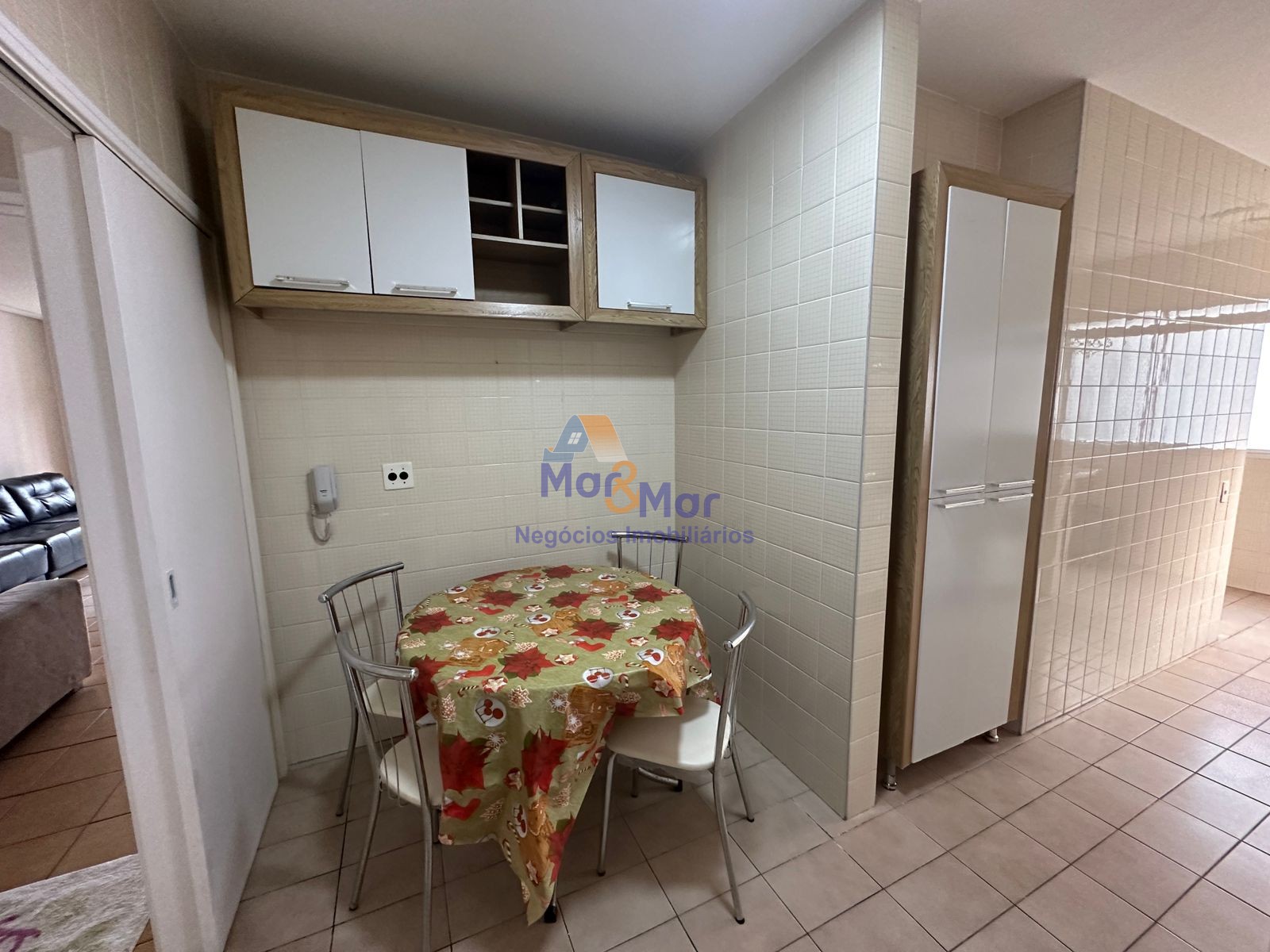 Apartamento na Praia das Pitangueiras, Guarujá - SP
