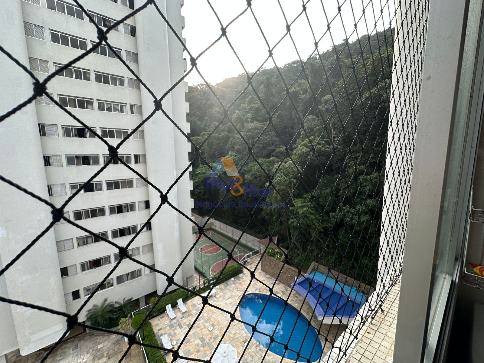 Apartamento na Praia das Pitangueiras, Guarujá - SP