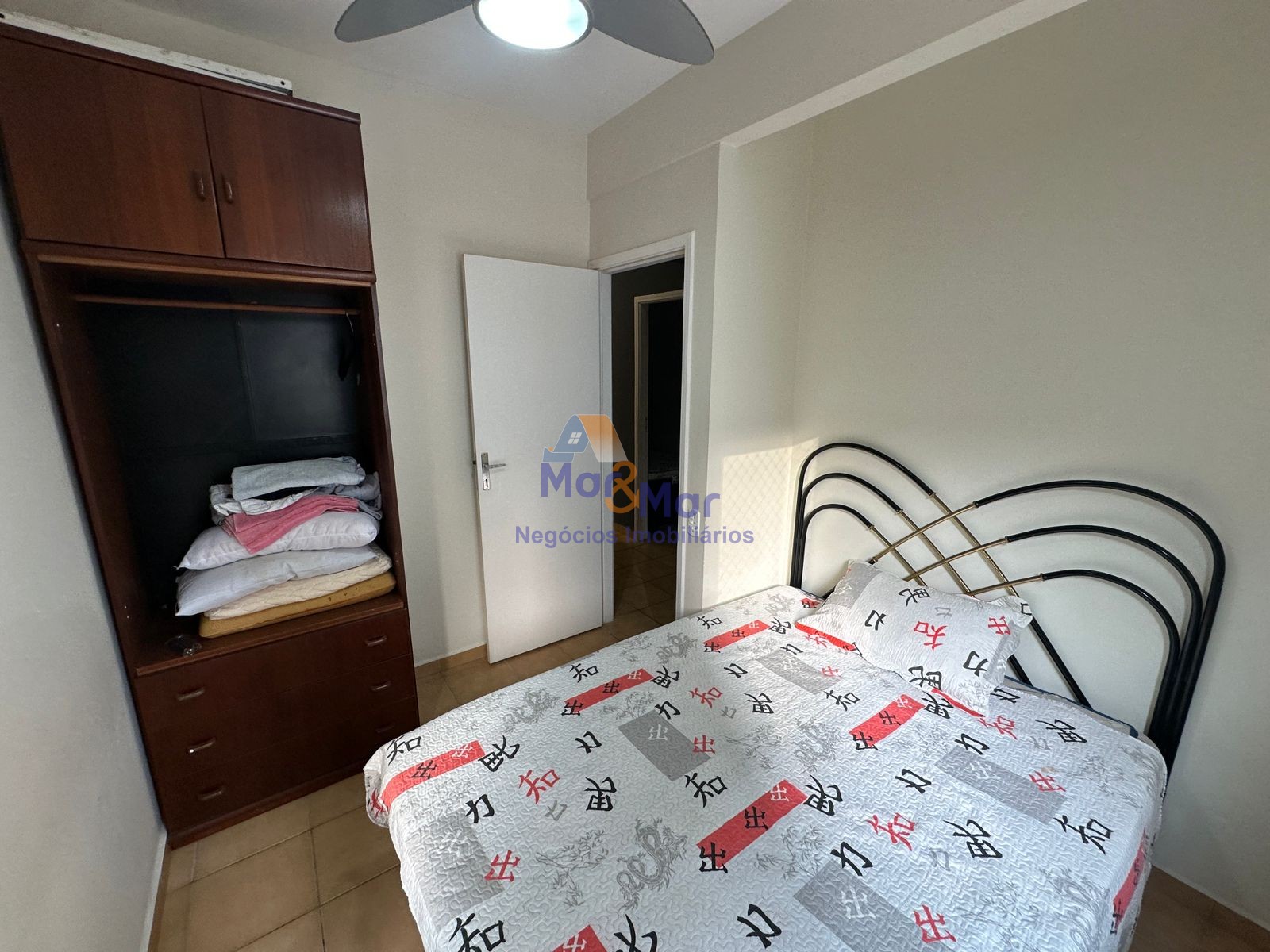 Apartamento na Praia das Pitangueiras, Guarujá - SP