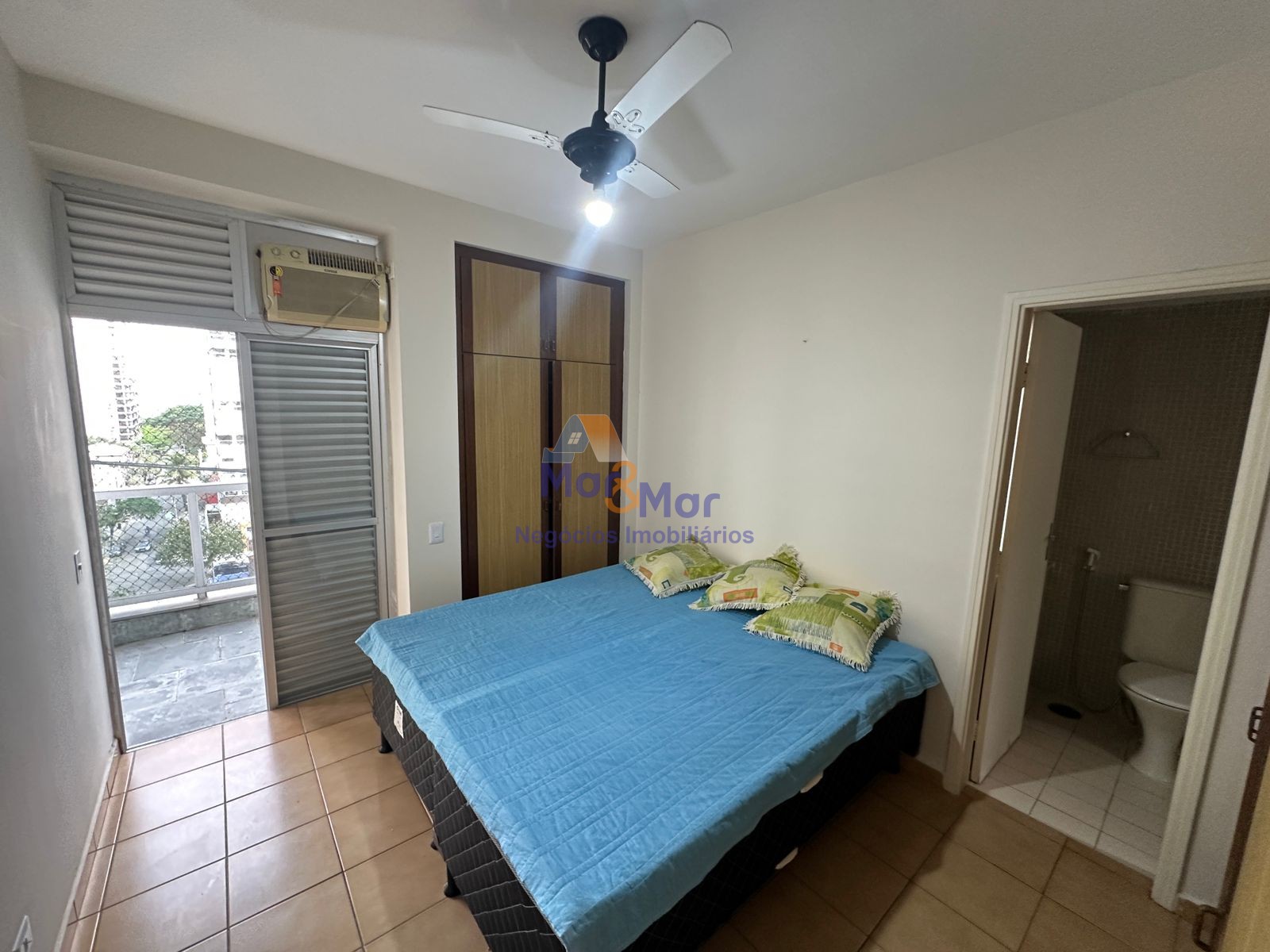 Apartamento na Praia das Pitangueiras, Guarujá - SP