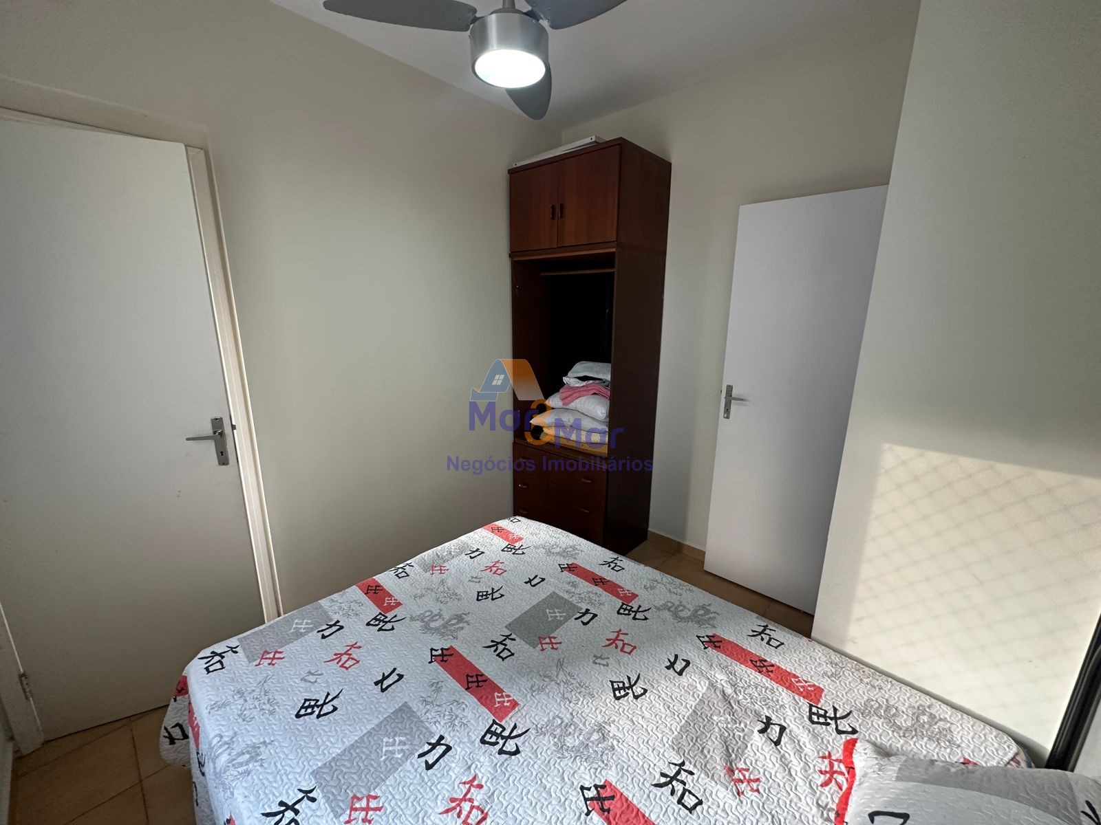 Apartamento na Praia das Pitangueiras, Guarujá - SP