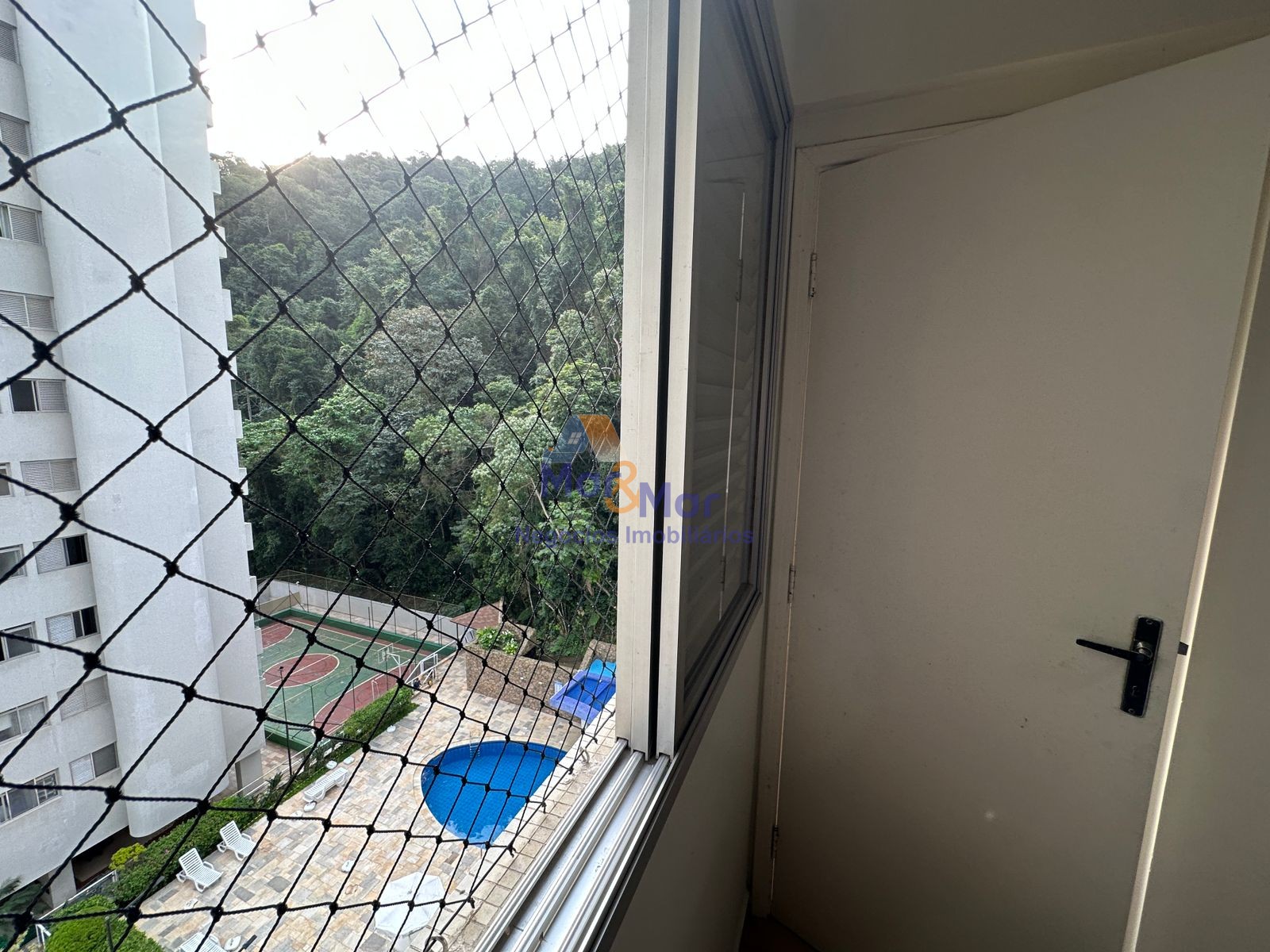 Apartamento na Praia das Pitangueiras, Guarujá - SP