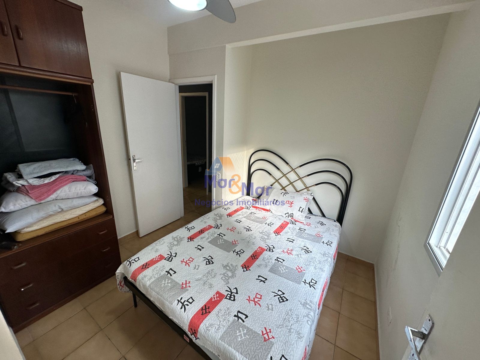 Apartamento na Praia das Pitangueiras, Guarujá - SP