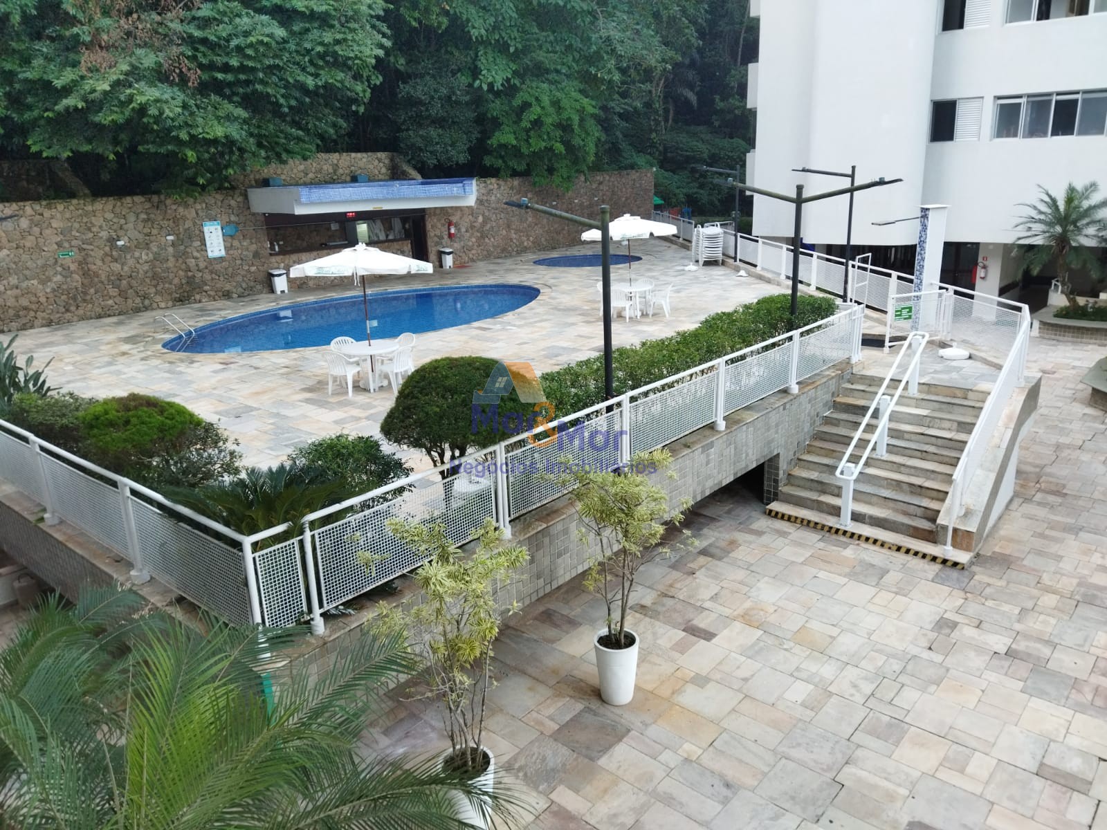 Apartamento na Praia das Pitangueiras, Guarujá - SP