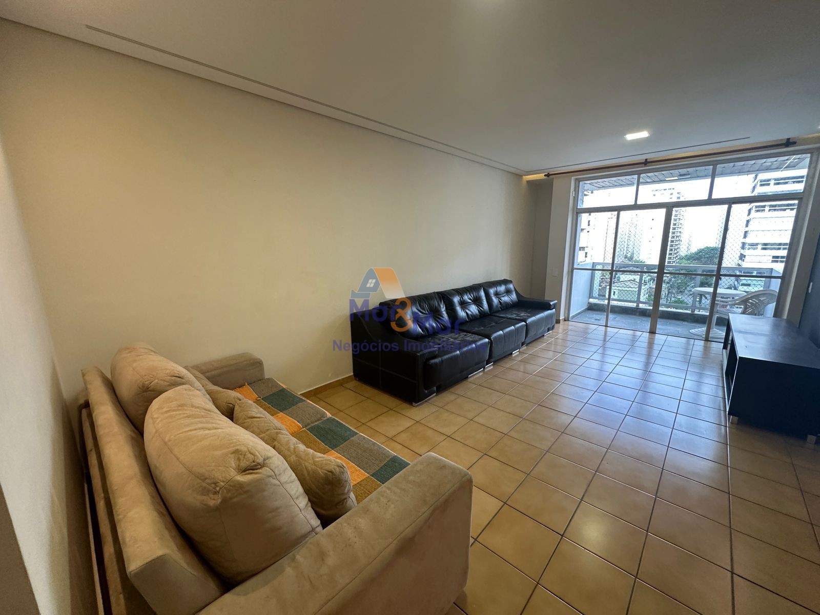 Apartamento na Praia das Pitangueiras, Guarujá - SP