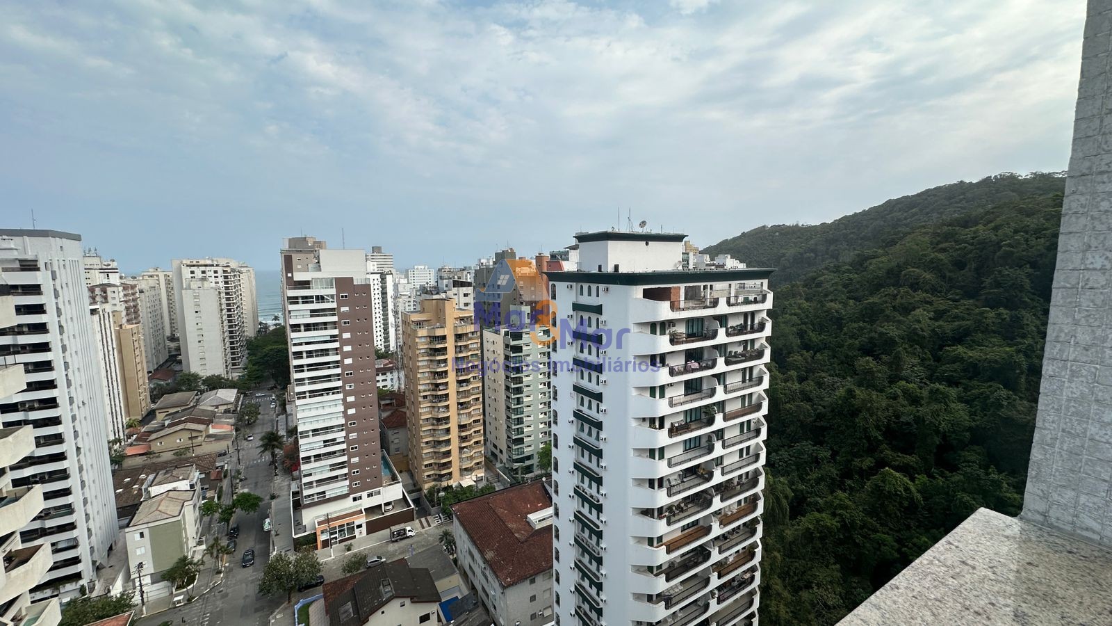 Cobertura na Praia das Pitangueiras, Guarujá - SP